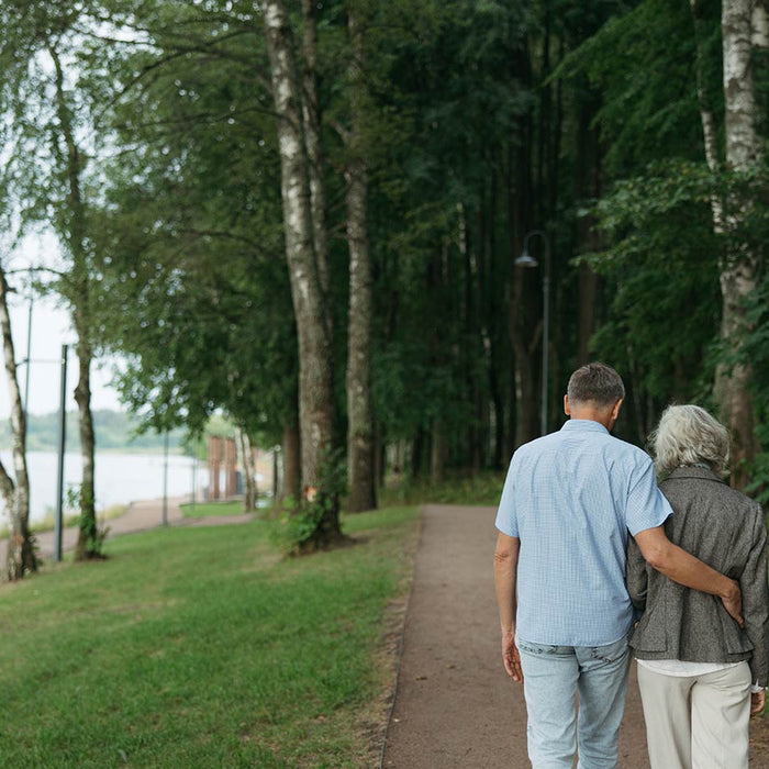 8 Useful Tips for Elderly to Walk Easily